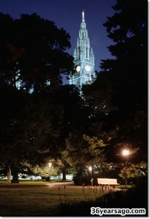 Vienna parks and Rathaus